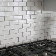 white subway tiles kitchen splashback